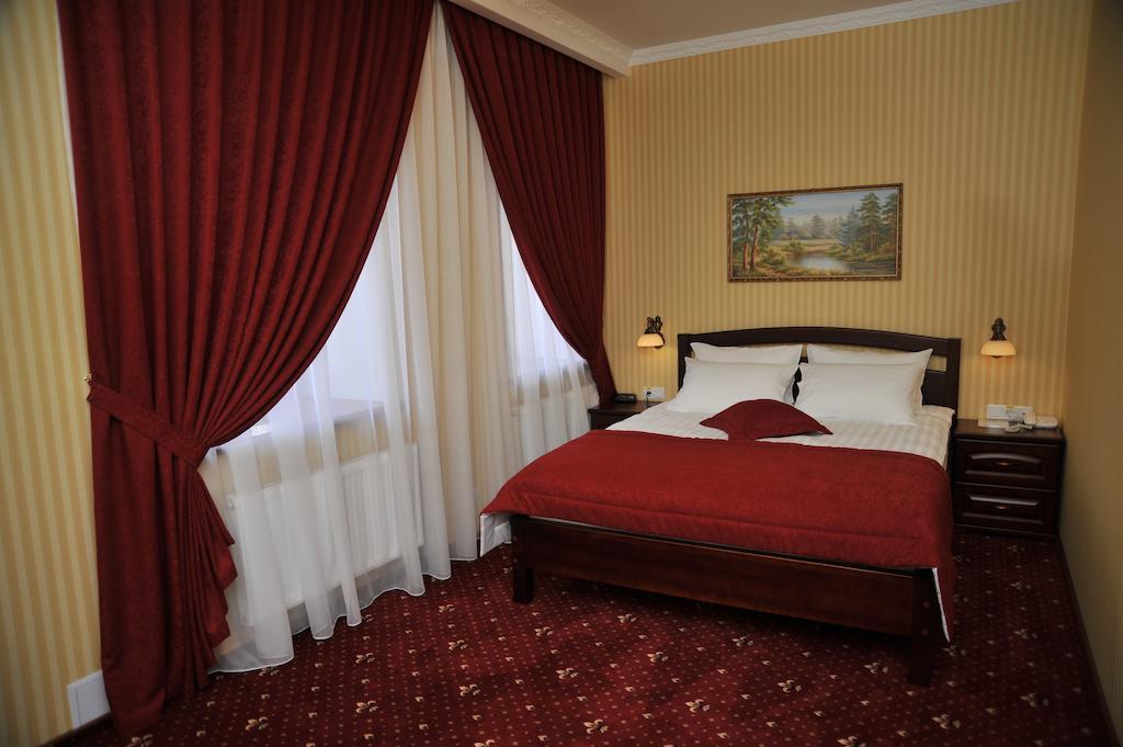 Slava Hotel Zaporizhia Room photo